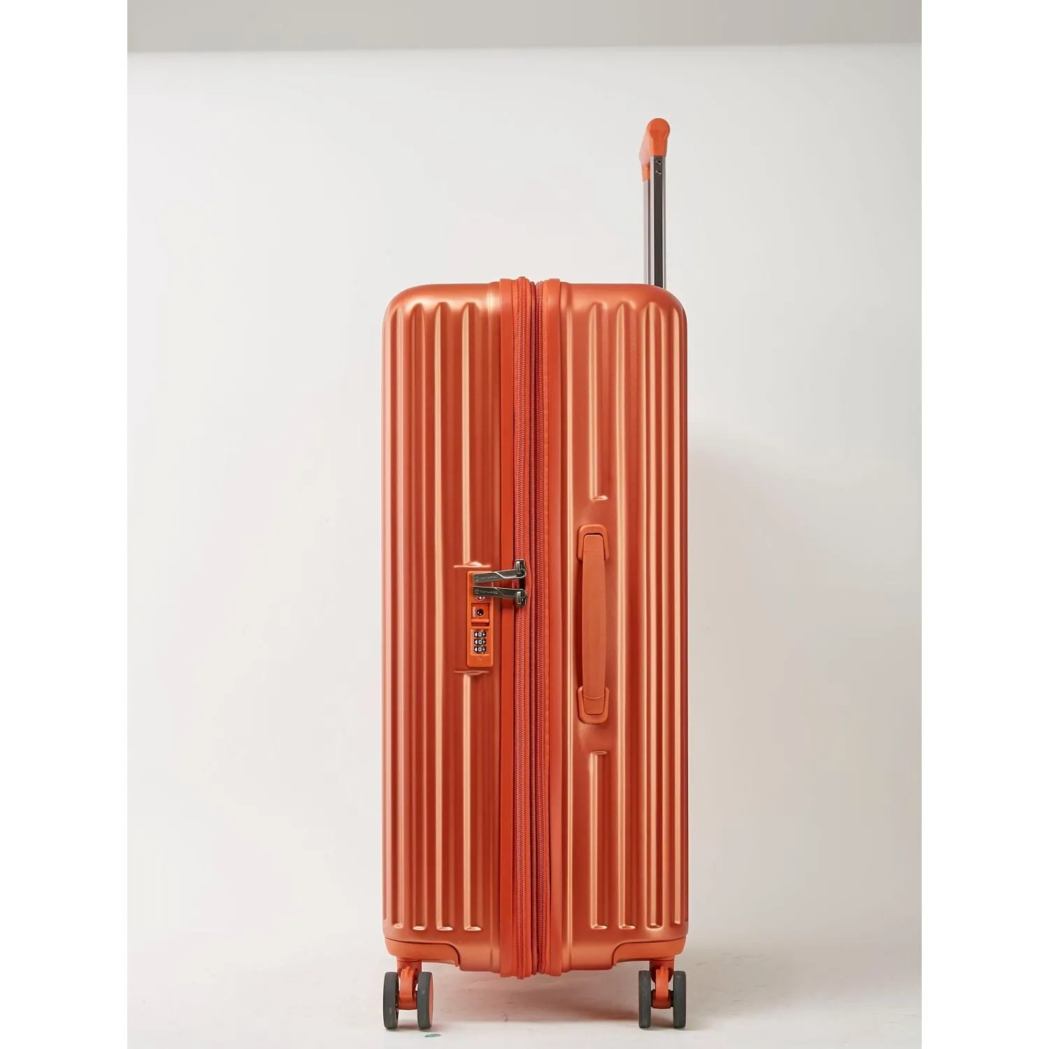 Conwood Pioneer Polycarbonate 24" Expandable Upright Luggage