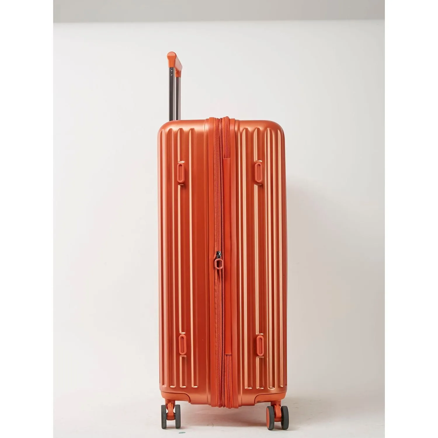 Conwood Pioneer Polycarbonate 24" Expandable Upright Luggage