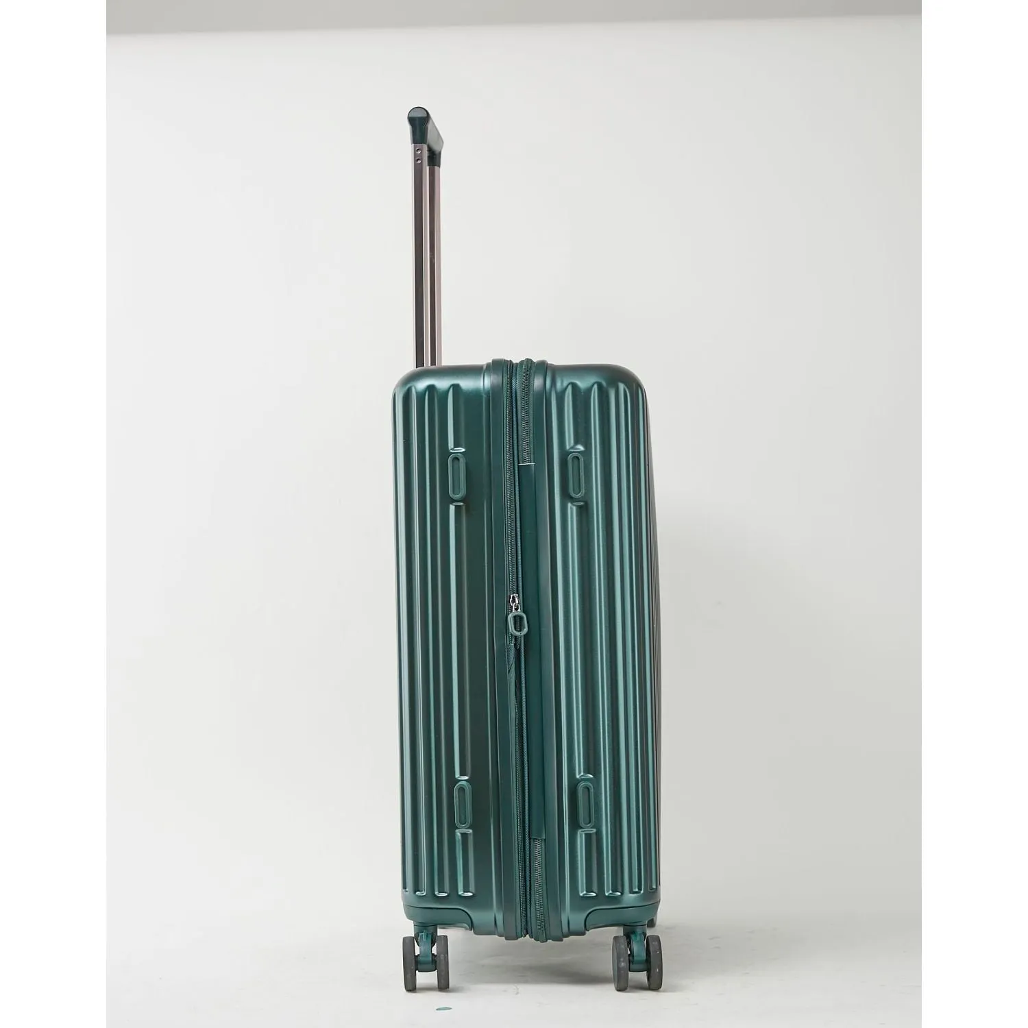 Conwood Pioneer Polycarbonate 24" Expandable Upright Luggage