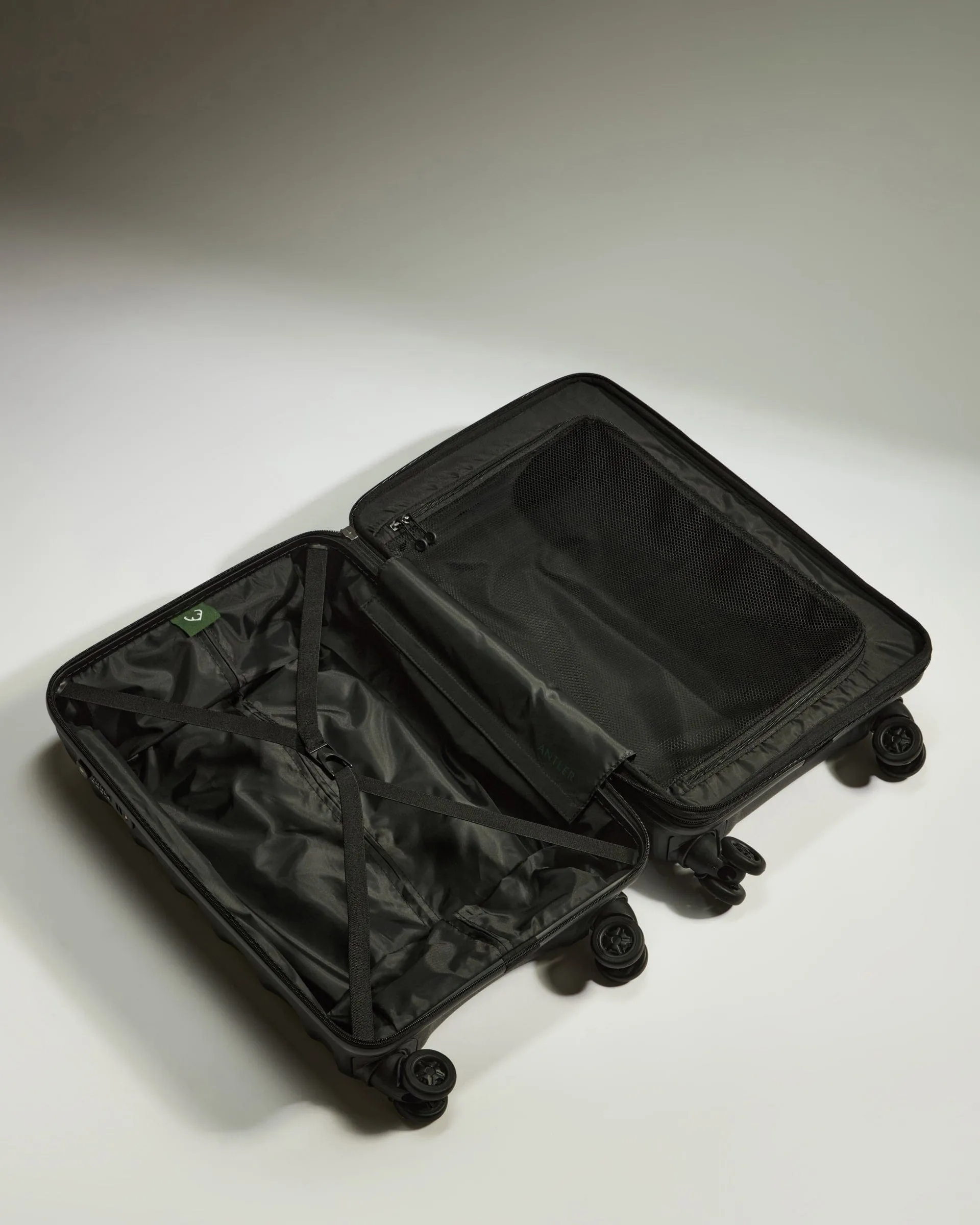 Expandable Cabin Suitcase in Black - Juno